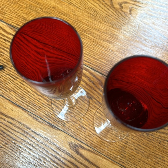 Ruby Red vintage champagne flutes with straight clear stems and bases. - Picture 3 of 6